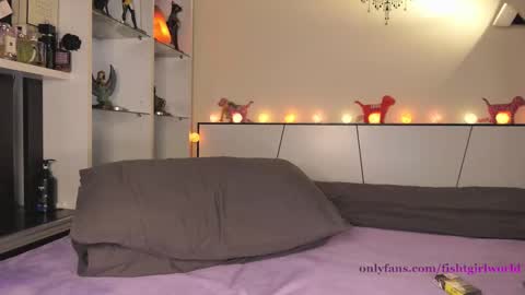 Tia online show from 02-14-25, 12:57