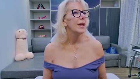 Bianca online show from 12-19-25, 02:57