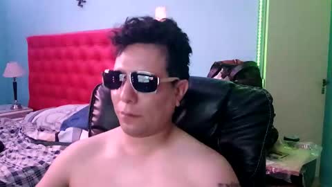 Snapshot of fkbmike chatting on 11-16-25, 06:30 fkbmike online show from 11-16-25, 06:30