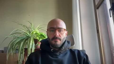 Snapshot of fla85 chatting on 12-03-24, 10:06 Fla is short for Flavio online show from 12-03-24, 10:06