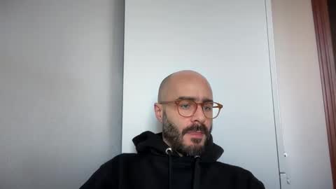 Snapshot of fla85 chatting on 12-11-24, 01:06 Fla is short for Flavio online show from 12-11-24, 01:06