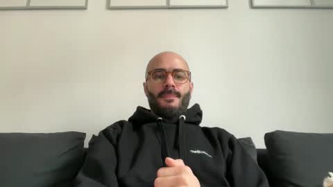 Snapshot of fla85 chatting on 02-12-25, 11:29 Fla is short for Flavio online show from 02-12-25, 11:29