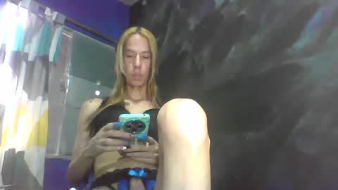 Snapshot of flacats23cm chatting on 09-20-25, 06:31 flats23cm online show from 09-20-25, 06:31