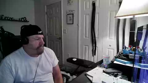 Snapshot of flaguy3233 chatting on 12-27-24, 09:43 Florida guy online show from 12-27-24, 09:43