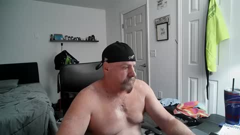 Snapshot of flaguy3233 chatting on 02-17-25, 02:53 Florida guy online show from 02-17-25, 02:53