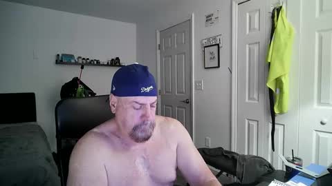 Snapshot of flaguy3233 chatting on 02-19-25, 10:31 Florida guy online show from 02-19-25, 10:31