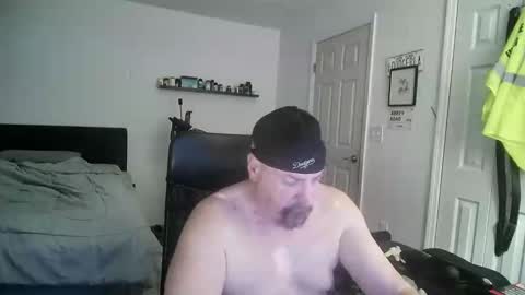 Snapshot of flaguy3233 chatting on 11-15-25, 06:26 Florida guy online show from 11-15-25, 06:26