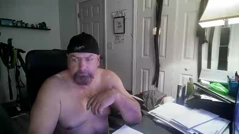 Snapshot of flaguy3233 chatting on 11-29-25, 01:14 Florida guy online show from 11-29-25, 01:14