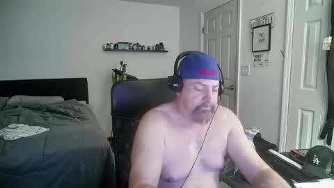 Snapshot of flaguy3233 chatting on 12-01-25, 02:00 Florida guy online show from 12-01-25, 02:00