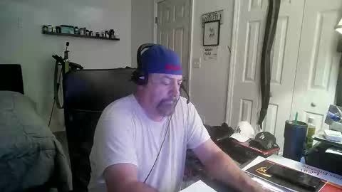 Snapshot of flaguy3233 chatting on 12-16-25, 03:17 Florida guy online show from 12-16-25, 03:17
