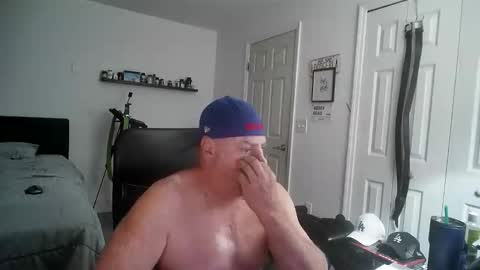 Snapshot of flaguy3233 chatting on 12-17-25, 04:18 Florida guy online show from 12-17-25, 04:18