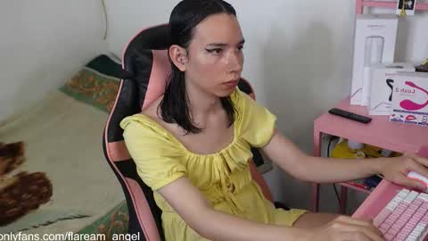 Snapshot of flaream_angel chatting on 09-29-25, 11:42 Alexa online show from 09-29-25, 11:42