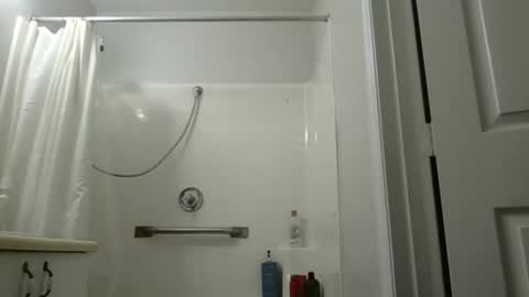 Snapshot of flboyz chatting on 11-03-25, 11:55 The Rain-Bro online show from 11-03-25, 11:55