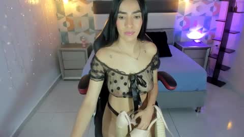 Snapshot of fleurgreco chatting on 02-03-25, 07:10 FLEUR online show from 02-03-25, 07:10