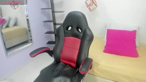 Snapshot of fleurgreco chatting on 02-15-25, 07:17 FLEUR online show from 02-15-25, 07:17