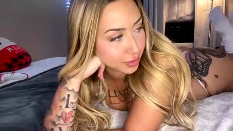 Snapshot of flexyroxxxy chatting on 12-14-24, 02:12 Roxy online show from 12-14-24, 02:12