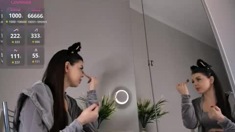 Doloras online show from 11-24-25, 06:24