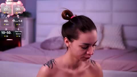 Snapshot of flirty_fawn chatting on 12-14-25, 01:22 Ana online show from 12-14-25, 01:22