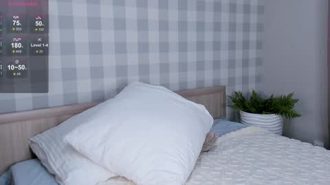 Snapshot of flirtykitty_ chatting on 12-24-24, 09:11 Emely online show from 12-24-24, 09:11