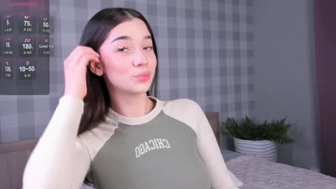 Snapshot of flirtykitty_ chatting on 12-29-24, 05:22 Emely online show from 12-29-24, 05:22