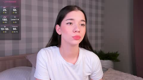 Snapshot of flirtykitty_ chatting on 01-25-25, 01:21 Emely online show from 01-25-25, 01:21