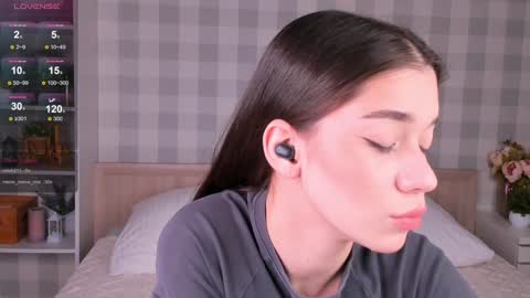 Snapshot of flirtykitty_ chatting on 01-27-25, 03:26 Emely online show from 01-27-25, 03:26