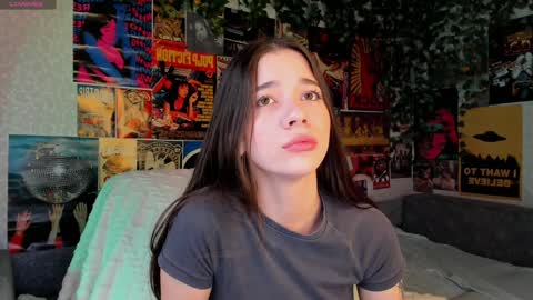Snapshot of flirtykitty_ chatting on 02-06-25, 10:21 Emely online show from 02-06-25, 10:21