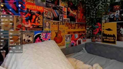 Snapshot of flirtykitty_ chatting on 03-01-25, 11:37 Emely online show from 03-01-25, 11:37