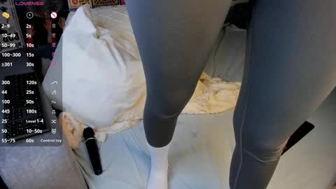 Snapshot of flirtykitty_ chatting on 03-03-25, 01:21 Emely online show from 03-03-25, 01:21