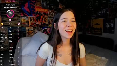 Snapshot of flirtykitty_ chatting on 03-08-25, 12:22 Emely online show from 03-08-25, 12:22