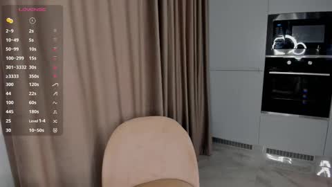 Snapshot of flirtykitty_ chatting on 10-06-25, 04:32 Emely online show from 10-06-25, 04:32