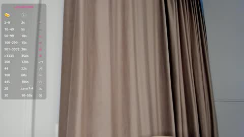 Snapshot of flirtykitty_ chatting on 10-11-25, 04:22 Emely online show from 10-11-25, 04:22