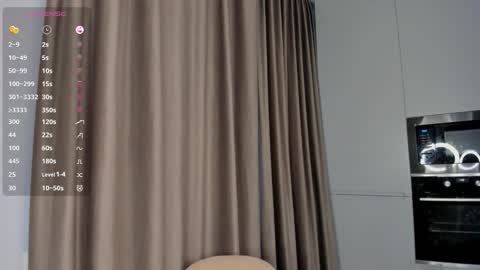 Snapshot of flirtykitty_ chatting on 10-19-25, 06:25 Emely online show from 10-19-25, 06:25