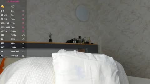 Snapshot of flirtykitty_ chatting on 03-27-26, 02:39 Emely online show from 03-27-26, 02:39