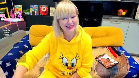 Snapshot of flirtymary chatting on 09-24-25, 09:40 Mary online show from 09-24-25, 09:40