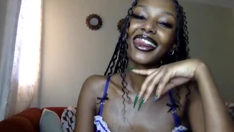 Snapshot of flirtyy_sheery chatting on 05-27-26, 05:15 sheery online show from 05-27-26, 05:15