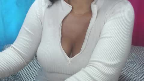 flora886505 online show from 11-12-25, 12:16