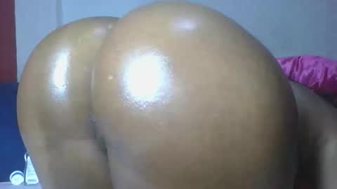 Snapshot of flora_fantasy chatting on 04-21-26, 10:12 fantasy online show from 04-21-26, 10:12