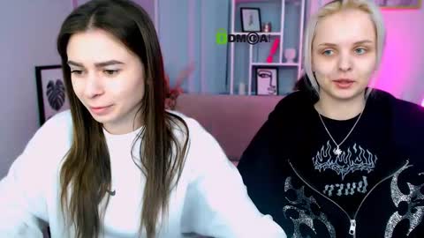 Snapshot of flora_ri chatting on 02-11-25, 10:15 just ask me online show from 02-11-25, 10:15