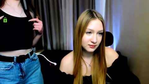 Snapshot of flora_ri chatting on 02-18-25, 04:48 just ask me online show from 02-18-25, 04:48