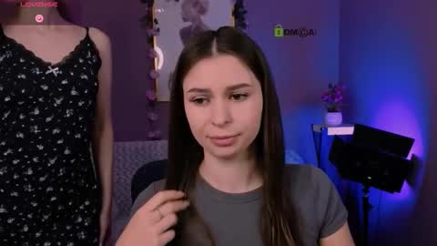 Snapshot of flora_ri chatting on 10-19-25, 09:32 just ask me online show from 10-19-25, 09:32