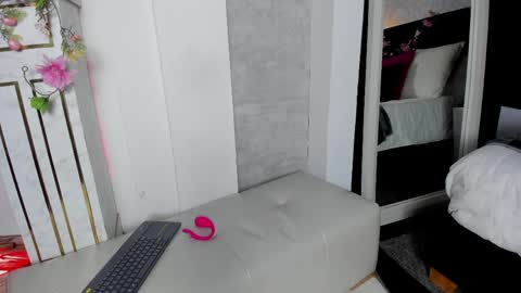 FLORA online show from 04-04-26, 12:31