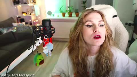 Snapshot of floralporn chatting on 03-06-25, 08:48 Flora Pepega online show from 03-06-25, 08:48