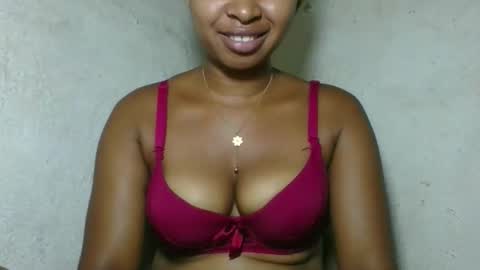 Snapshot of florencia011 chatting on 04-25-26, 07:00 florencia011 online show from 04-25-26, 07:00