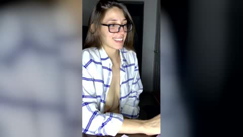 Snapshot of floresfiona chatting on 06-05-26, 03:24 floresfiona online show from 06-05-26, 03:24