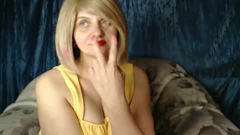 Snapshot of floretdiana chatting on 11-14-25, 09:24 floretdiana online show from 11-14-25, 09:24