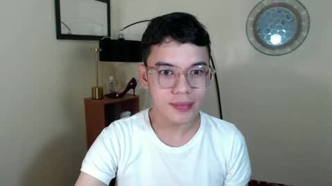 Snapshot of floriankeirxx_ chatting on 10-03-25, 10:23 floriankeirxx_ online show from 10-03-25, 10:23