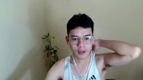 Snapshot of floriankeirxx_ chatting on 10-15-25, 05:40 floriankeirxx_ online show from 10-15-25, 05:40