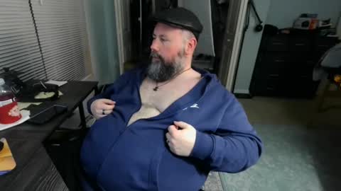 Snapshot of floridabearlive chatting on 11-08-25, 12:22 FloridaBearLive online show from 11-08-25, 12:22