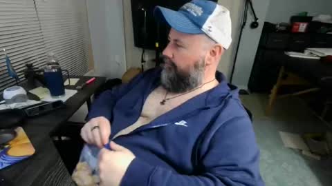 Snapshot of floridabearlive chatting on 11-26-25, 11:50 FloridaBearLive online show from 11-26-25, 11:50